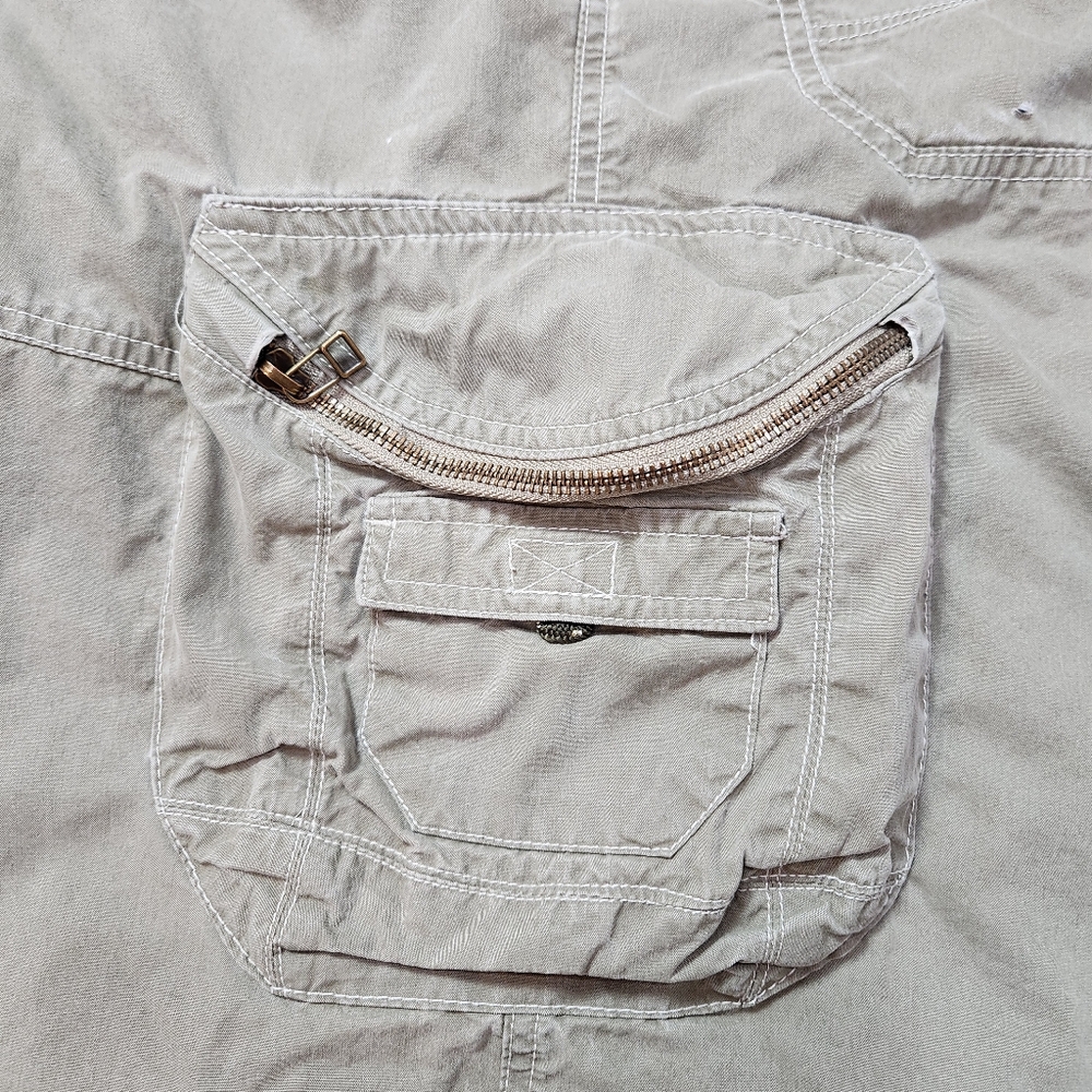 Unleash Your Adventure with KÜHL Ambush Cargo Shorts! Size 40 - Picture 5 of 13